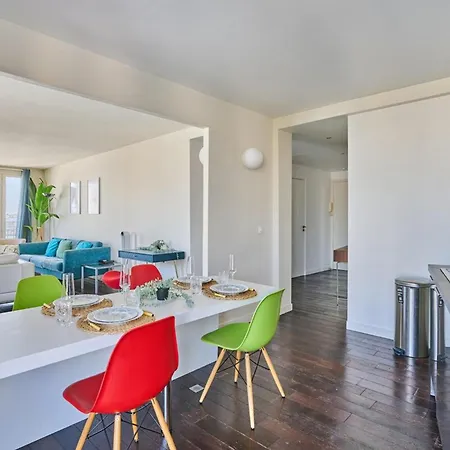 Sublime 2 Bedroom Flat Quai De Seine Eiffel Tower Apartment