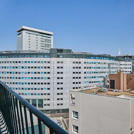Sublime 2 Bedroom Flat Quai De Seine Eiffel Tower Apartment